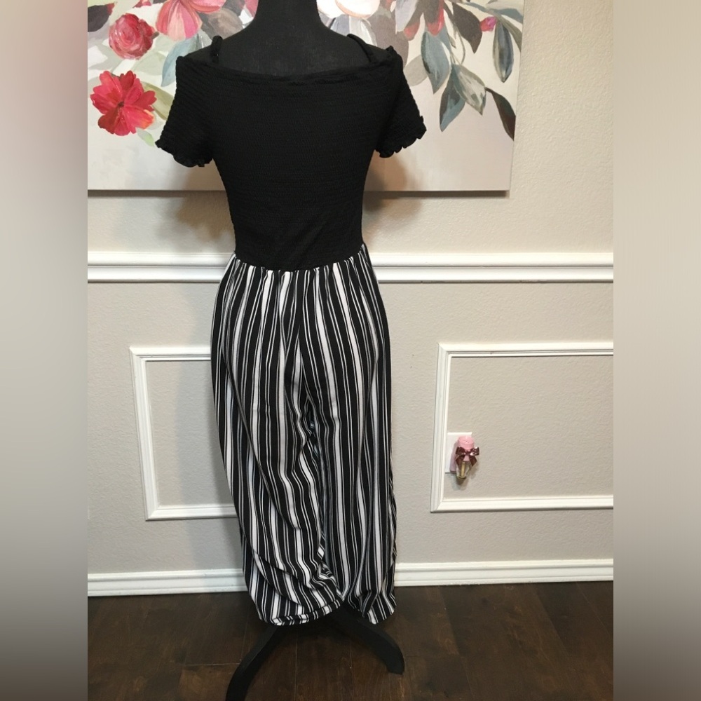 Black and White Wide Leg Jumpsuit NWOT - Picture 9 of 11